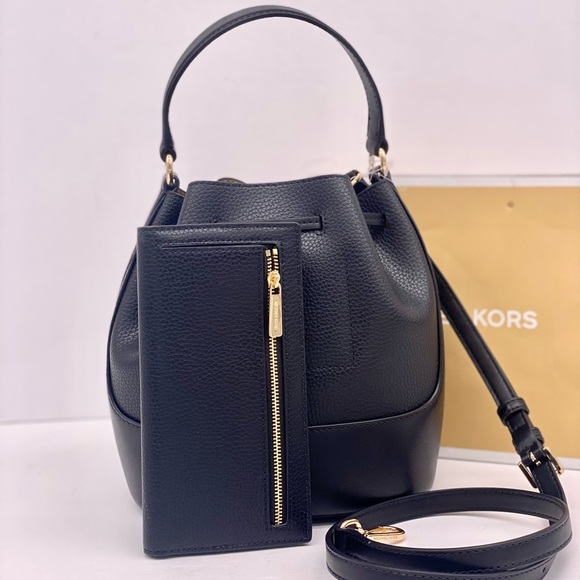 Michael Kors Reed Bucket Crossbody and Wallet Set - Picture 4 of 12